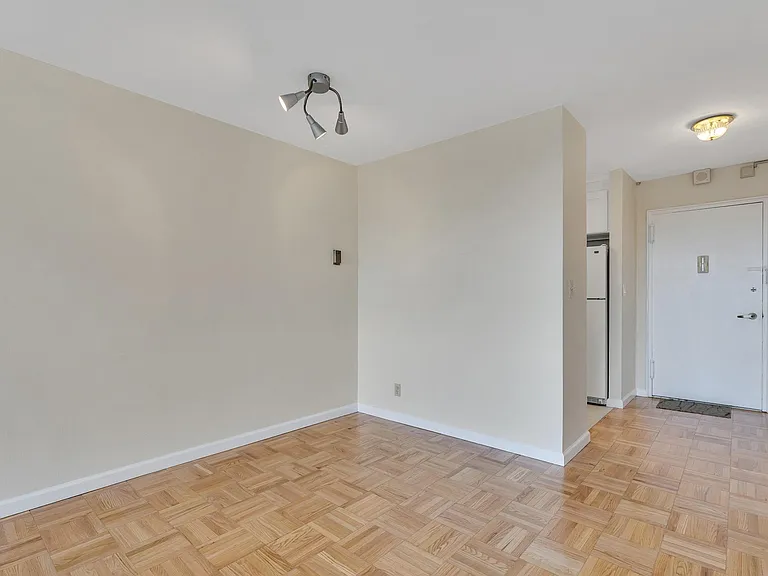 2000 Linwood Ave #7N — Photo 6