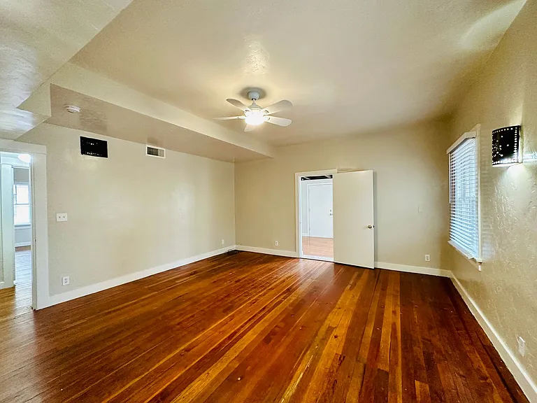 Don Martin Historic Apartments! — Photo 34