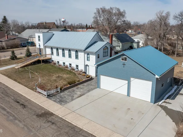303 1st Ave NE, Garrison, ND 58540