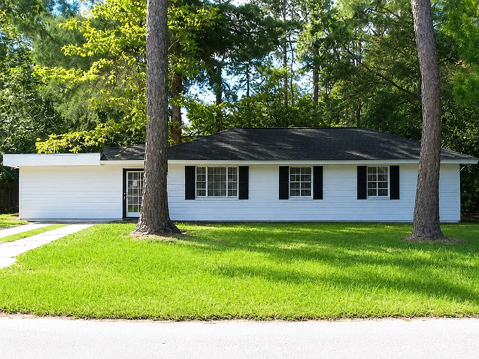 705 Azalea Cir