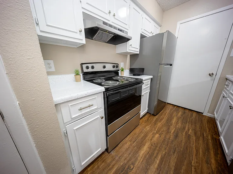 Stonegate Apartments — Photo 15