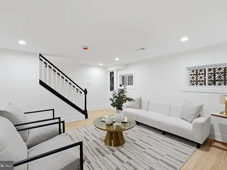 129 Hamilton St NW — Photo 40