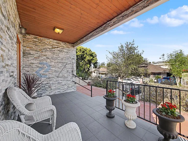233 S Benton Way — Photo 7