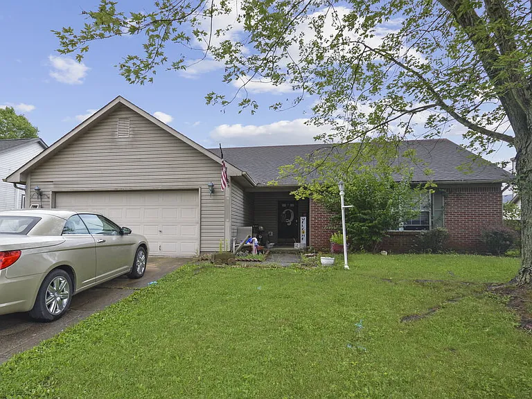 1010 Killian Dr — Photo 1