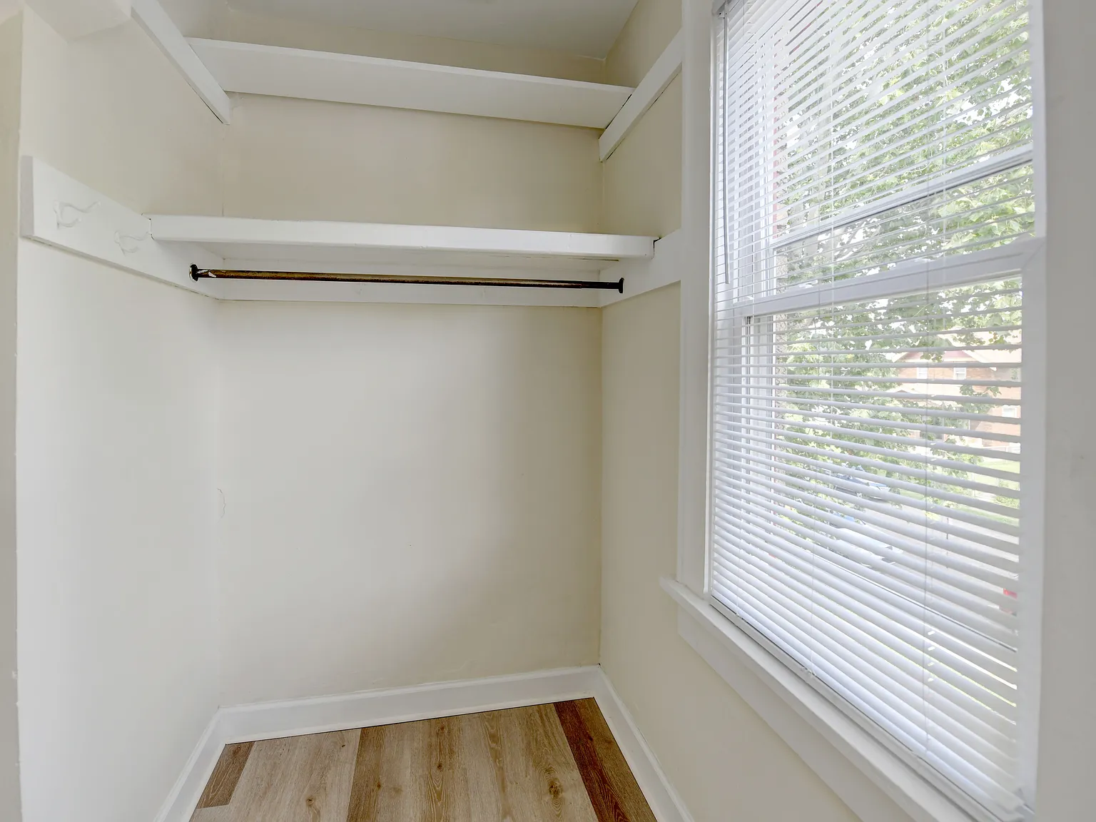 787 E 3rd Ave — Photo 3