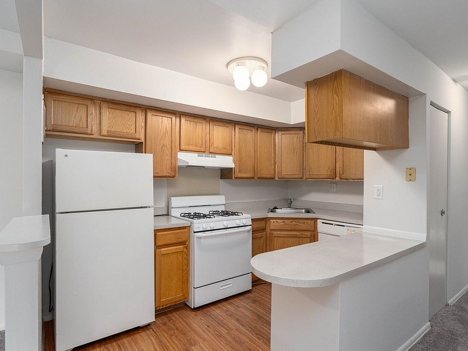Kitchen-Classic (RG 2BR, 1.5BA)