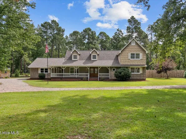 1435 E Hedgelawn Way, Southern Pines, NC 28387