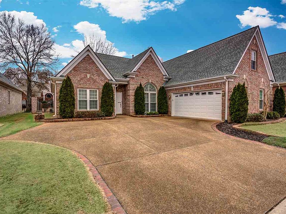 1st image of 622 Warwick Oaks Ln E