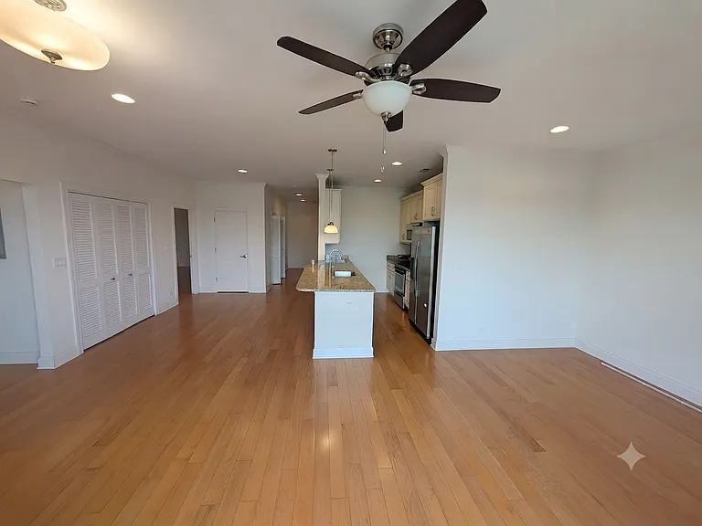 2352 W Byron St #301 — Photo 6