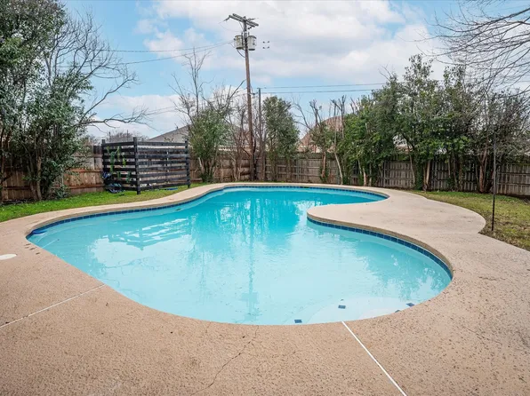 2209 Highcrest Dr, Bedford, TX 76022