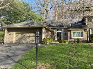 17 Hunters Cir, Lebanon, NJ 08833