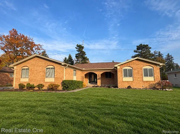4572 Bonniebrook Ln, Troy, MI 48098