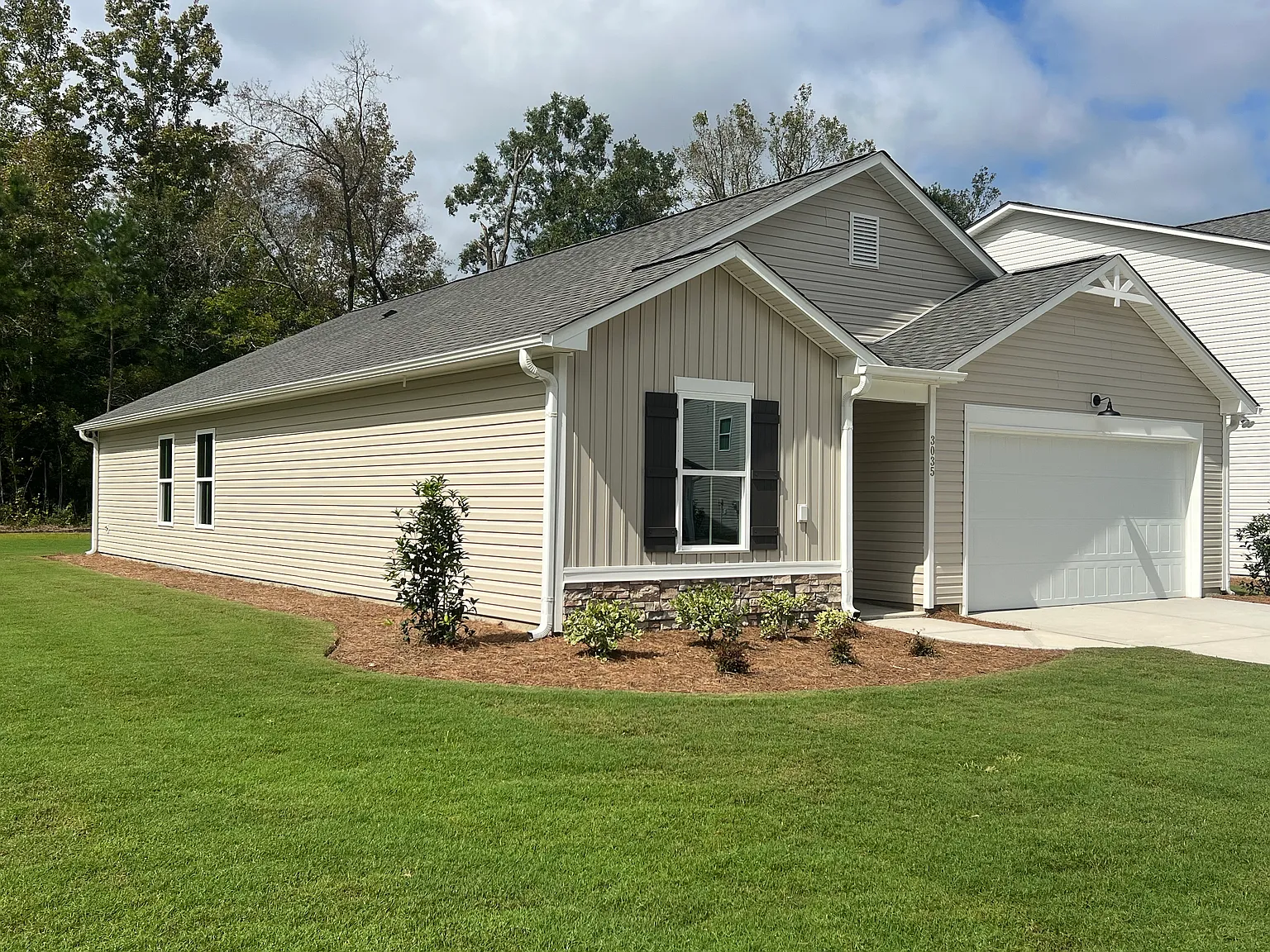 3 bed, 1583 sqft, $2,200 — Photo 2
