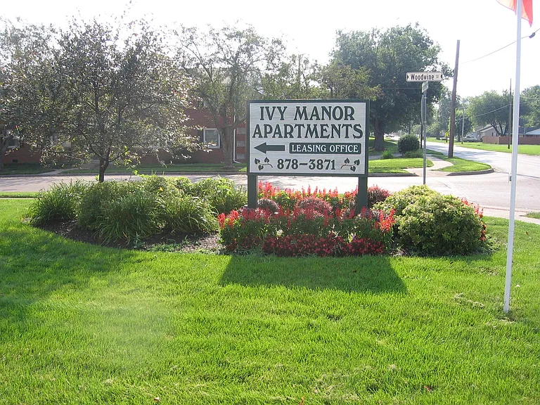 Ivy Manor — Photo 1