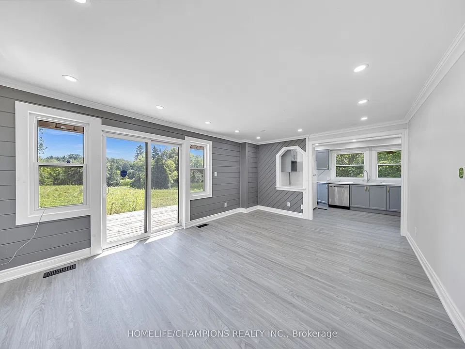 997 Mount Albert Rd