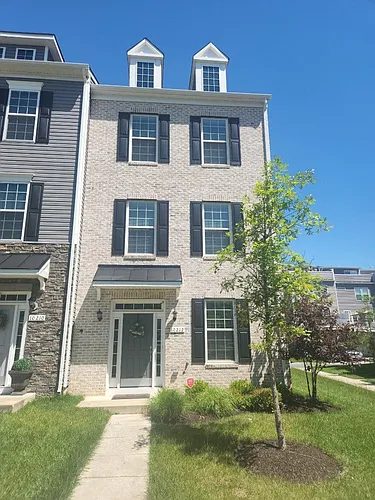 10212 Windsor Oaks Way Photo 1