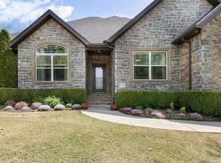 2738 N Signet Pl, Fayetteville, AR 72703