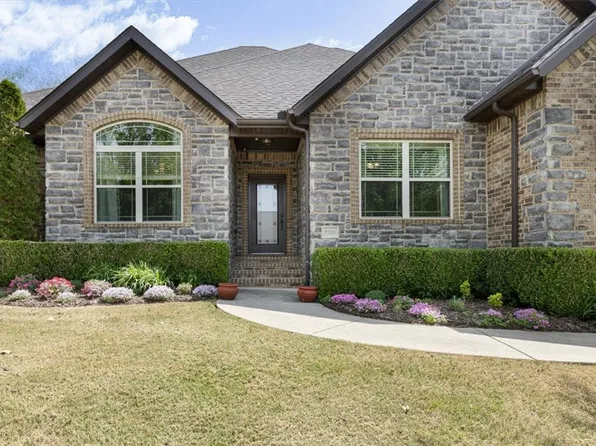 2738 N Signet Pl, Fayetteville, AR 72703