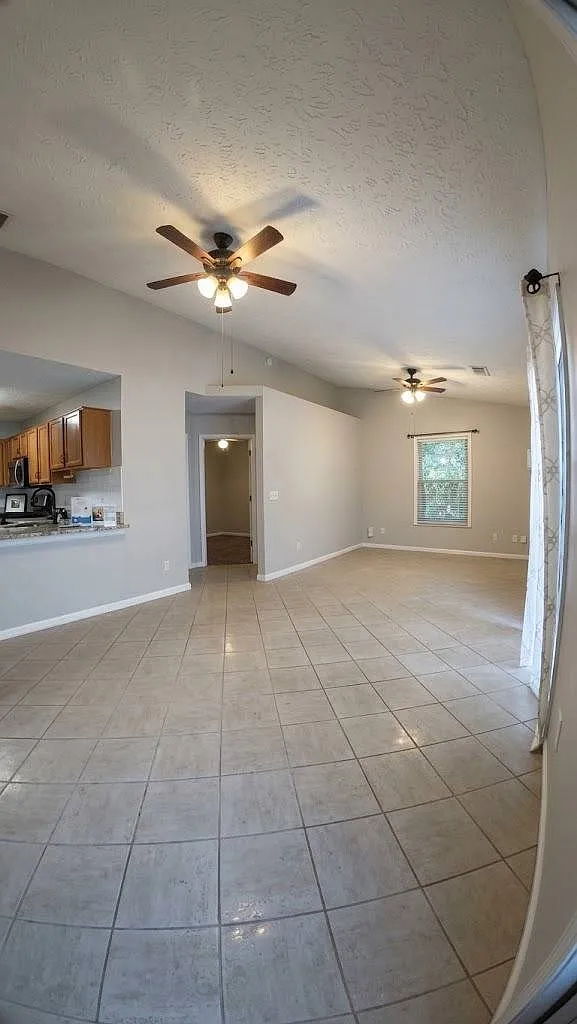 2 bed, 2.0 bath, 871 sqft, $1,795 — Photo 2