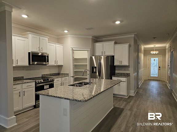 5th image of 4271 Montague Dr