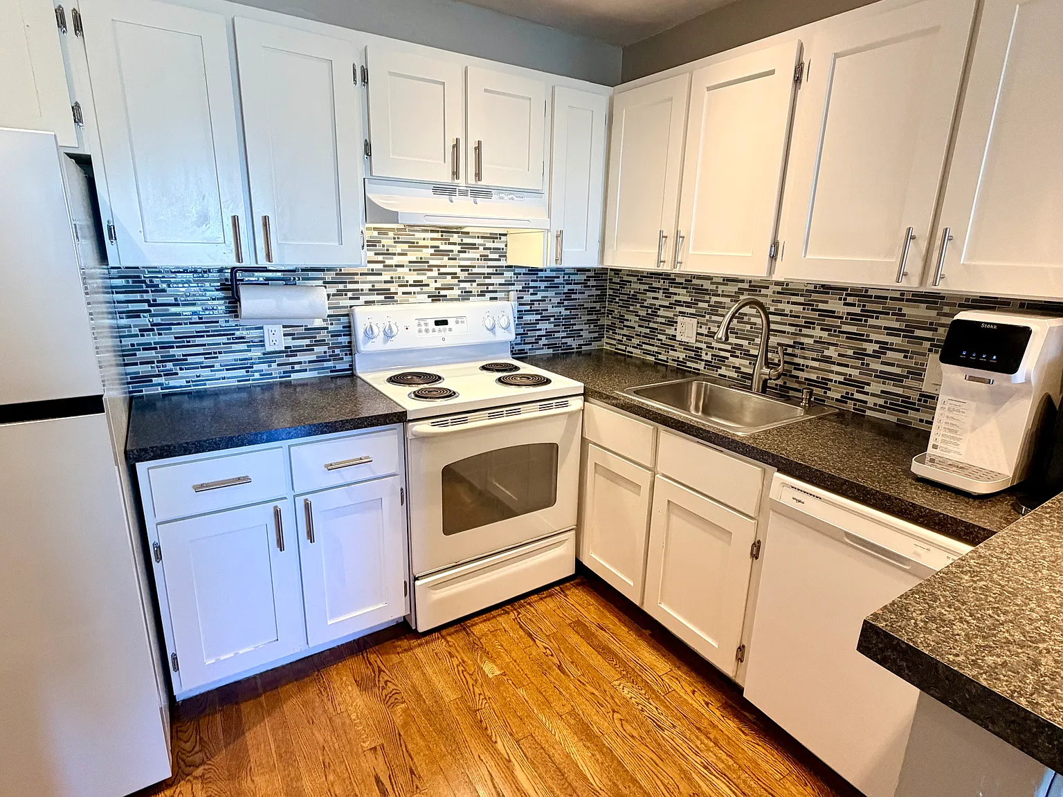 2 bed, $2,400 — Photo 4