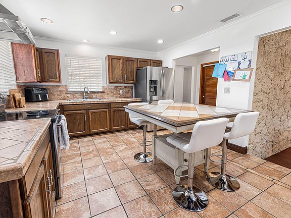 2nd image of 6911 SE 88TH Boulevard