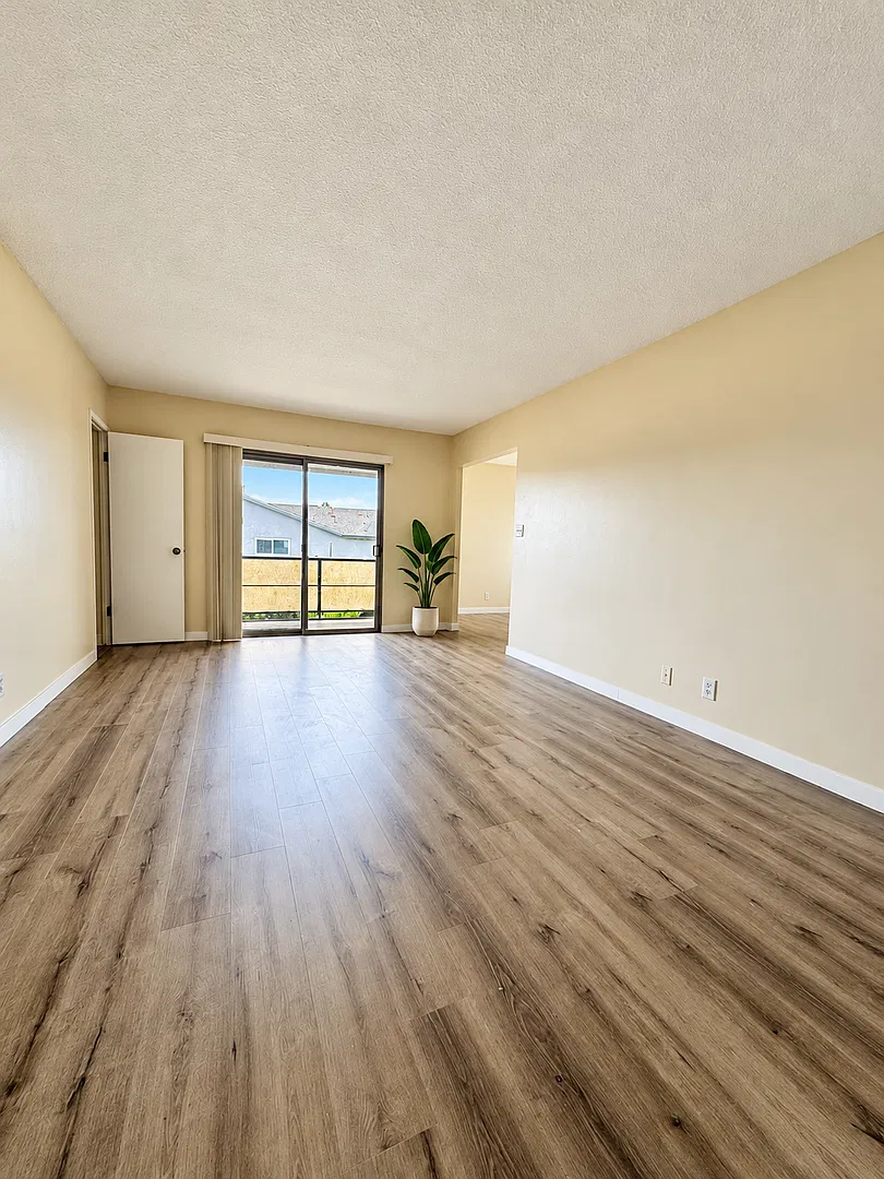 917 Centinela Ave — Photo 3