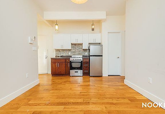 2nd image of 453 Franklin Ave APT 1B