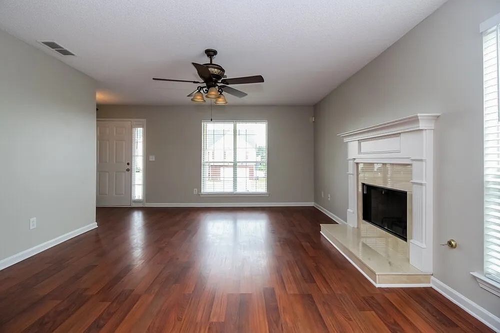 4 bed, 2.5 bath, 1967 sqft, $3,670 — Photo 3
