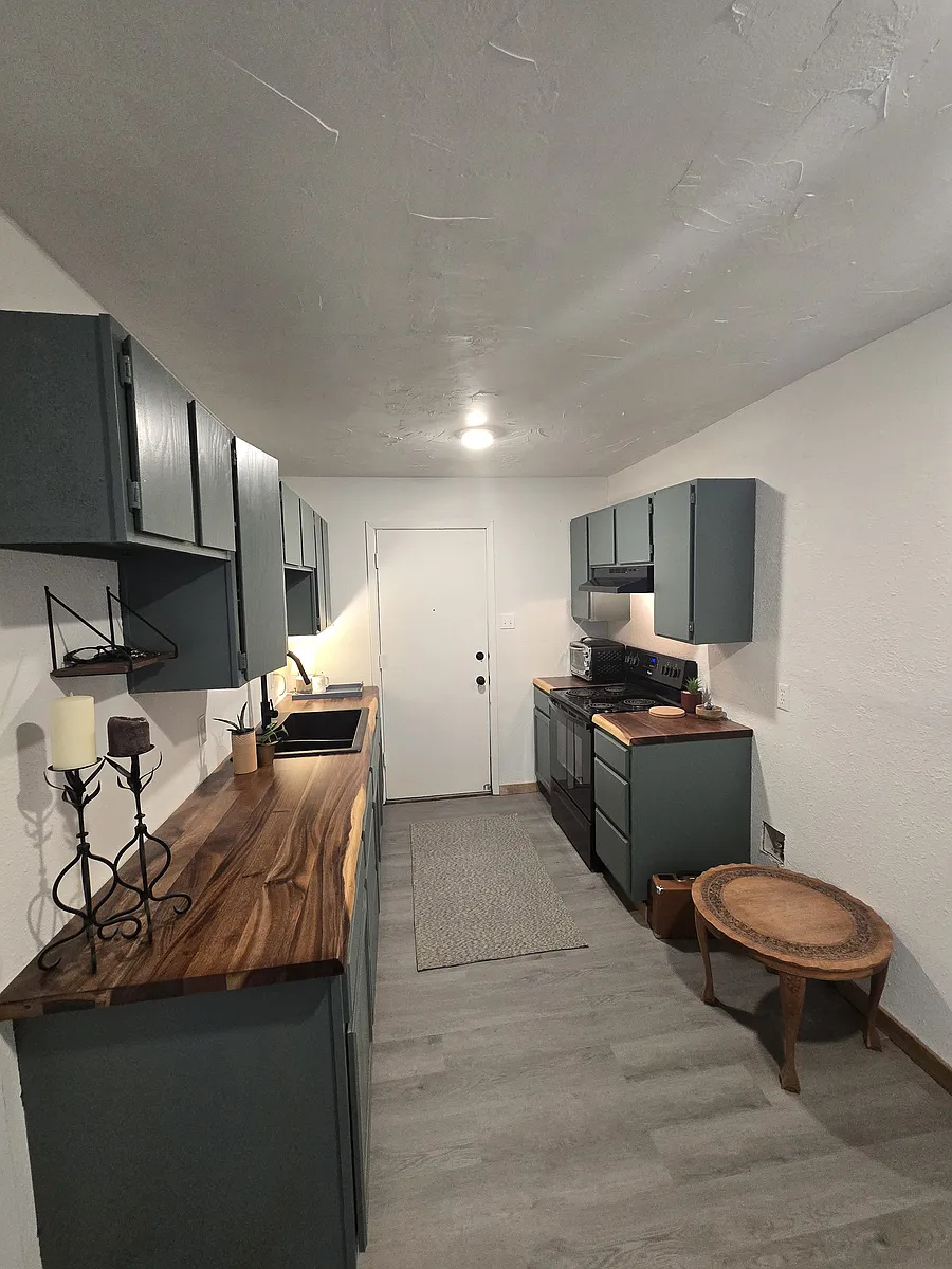 Building Photo - 1510 6th Ave #1510