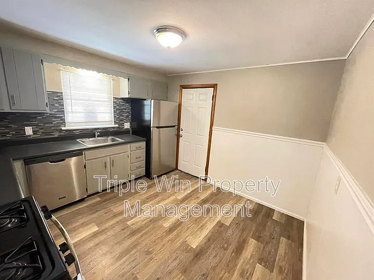 1280 Saint Catherine St — Photo 17