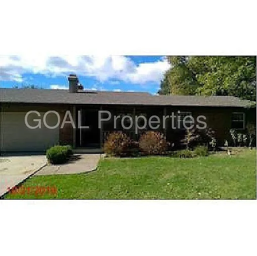 1198 Henry St photo 1