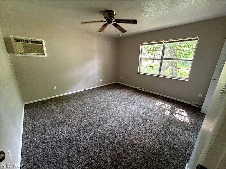 3831 Eigen St #2 — Photo 8