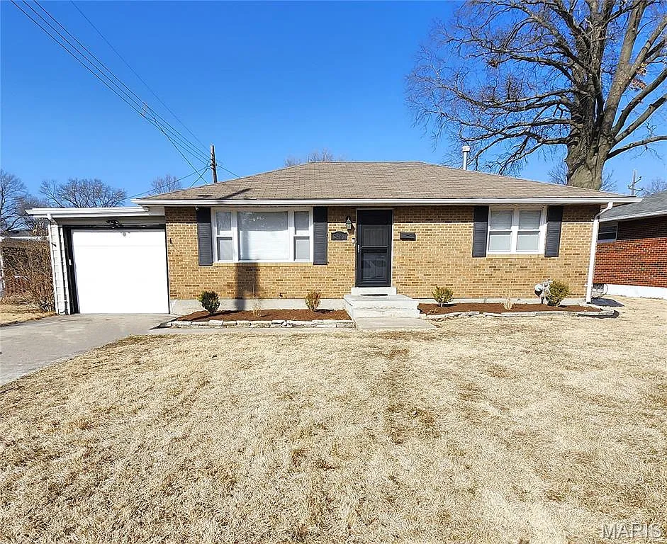 2415 Woodlawn Ave photo 1