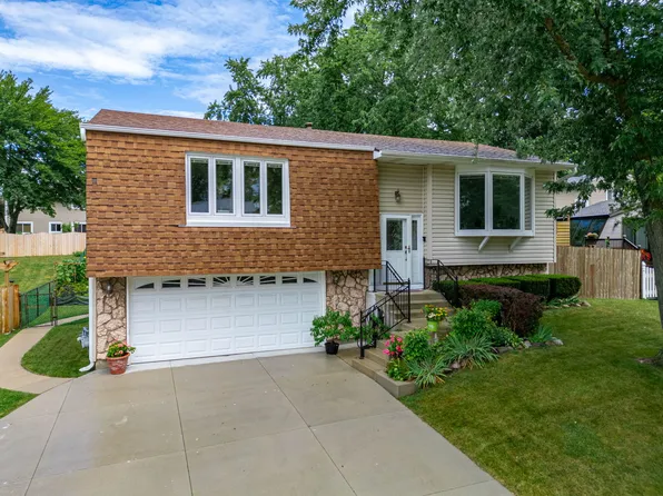 454 N Clearwater St, Roselle, IL 60172