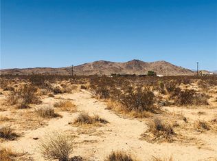 15 Acoma Trl, Landers, CA 92285