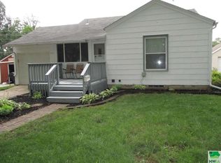 304 E Spruce St, Cherokee, IA 51012