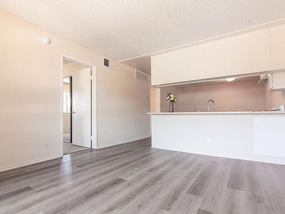 4th image of 10827 Morrison St APT 102