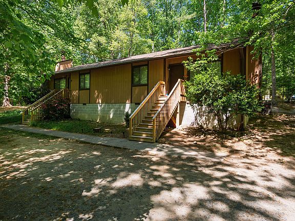 3rd image of 415 Tall Oaks Rd #A & B