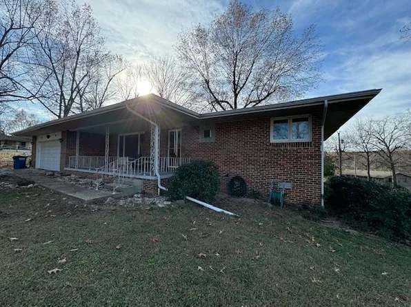 52 Dwight St, Mountain Home, AR 72653