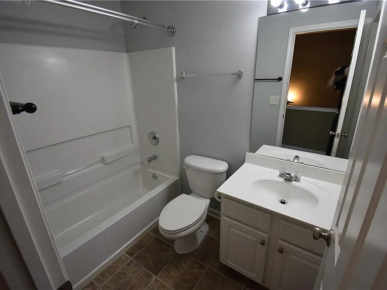 1002 Thornborough Dr — Photo 17