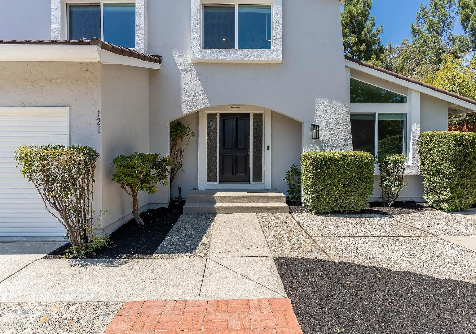 121 Violet Rd — Photo 2