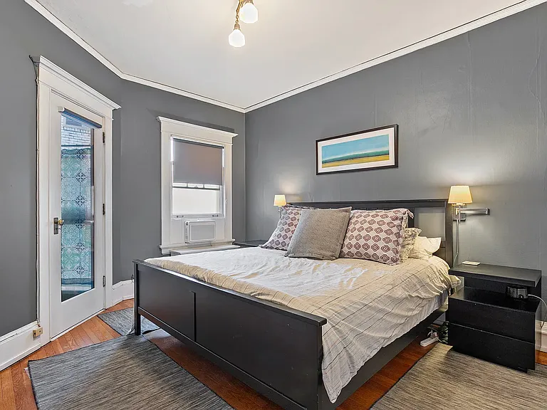 King size bed and open area reading nook