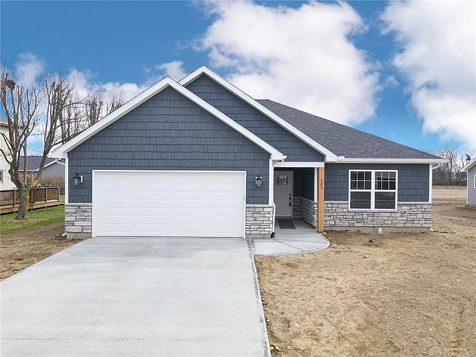 1st image of 205 Fox Harbor Dr