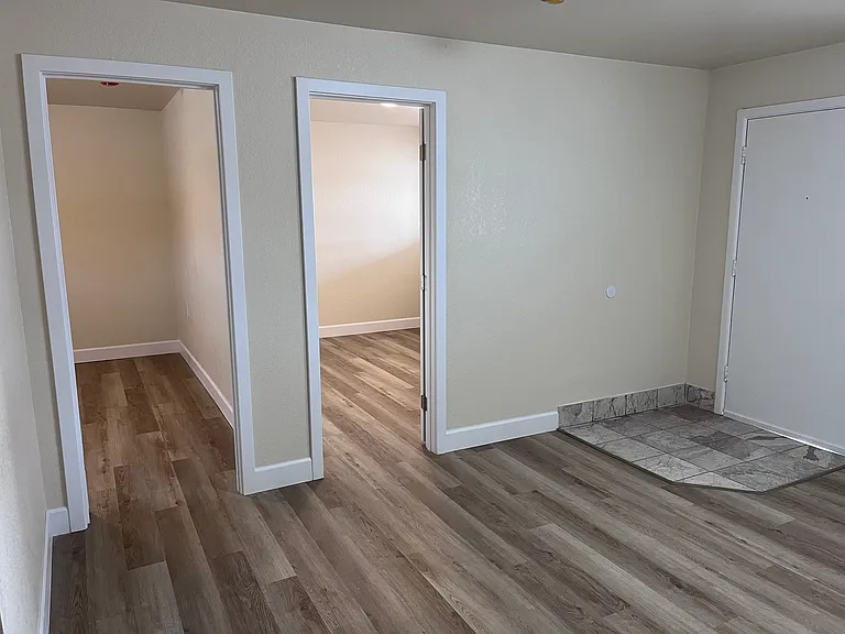 Farmington Flats — Photo 12
