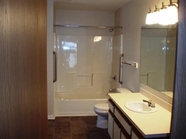 340 Country Club Rd #112 — Photo 9