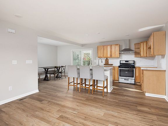 4th image of 644 Sheridan Dr