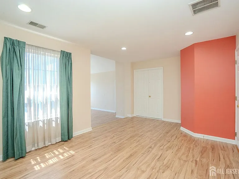 31 Hawthorn Dr — Photo 24