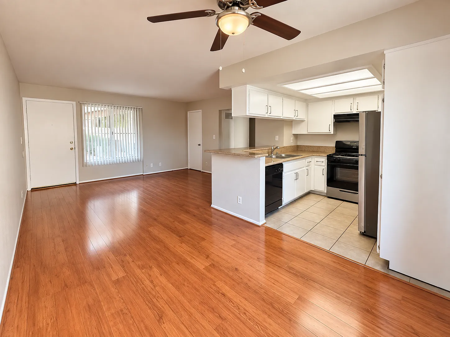 2 bed, 1.5 bath, 920 sqft, $2,825 — Photo 4