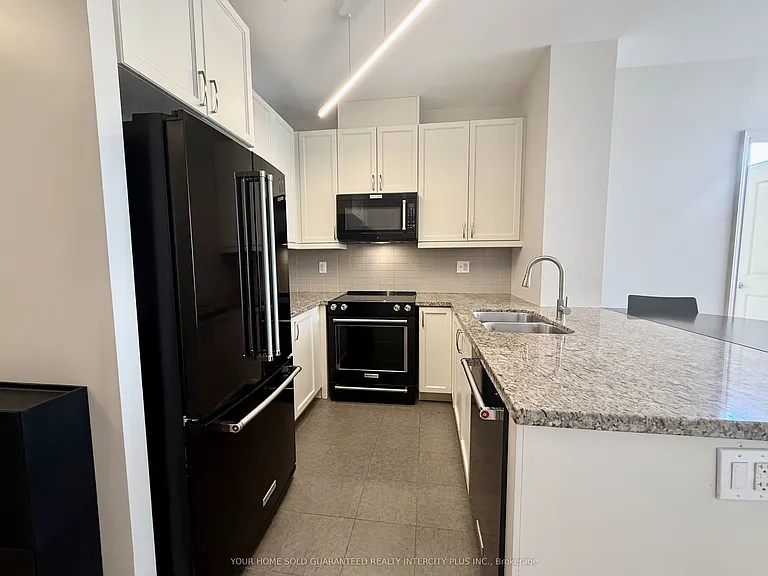 2396 Major Mackenzie Dr #418 — Photo 8